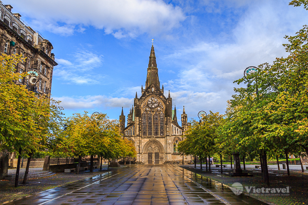 OXFORD - STRAFORD UPON AVON - LIVERPOOL	(Ăn ba bữa)